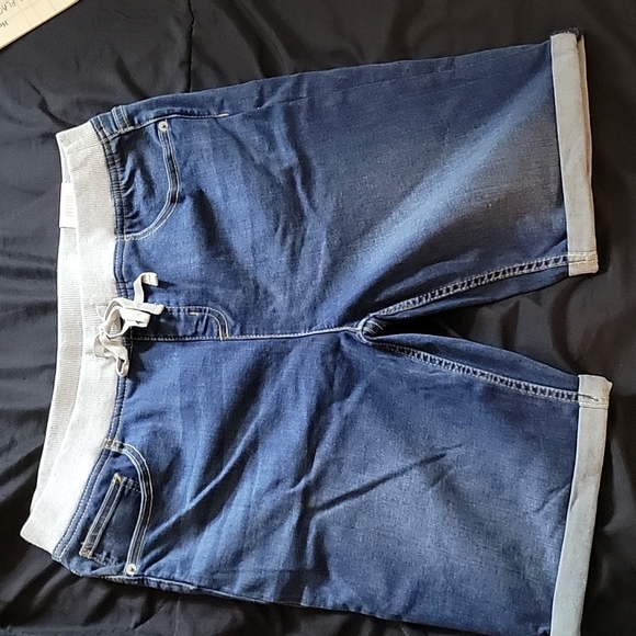 Bermuda Shorts - Picture 3 of 5